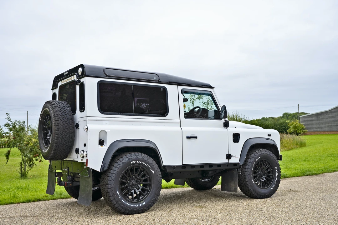 2014 Land Rover Defender 90 - Image 10 of 31