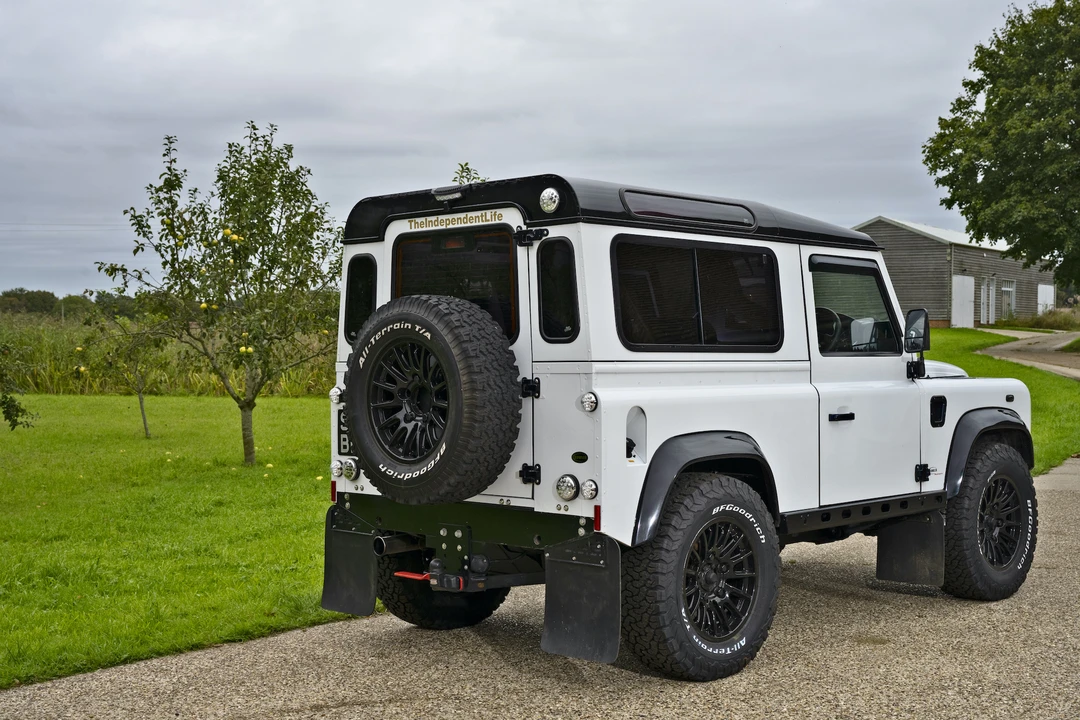 2014 Land Rover Defender 90 - Image 7 of 31