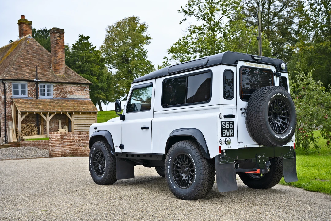 2014 Land Rover Defender 90 - Image 6 of 31