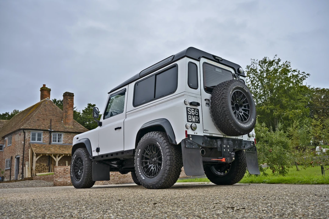 2014 Land Rover Defender 90 - Image 11 of 31