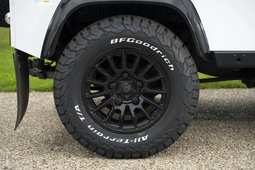 2014 Land Rover Defender 90 - Image 29 of 31