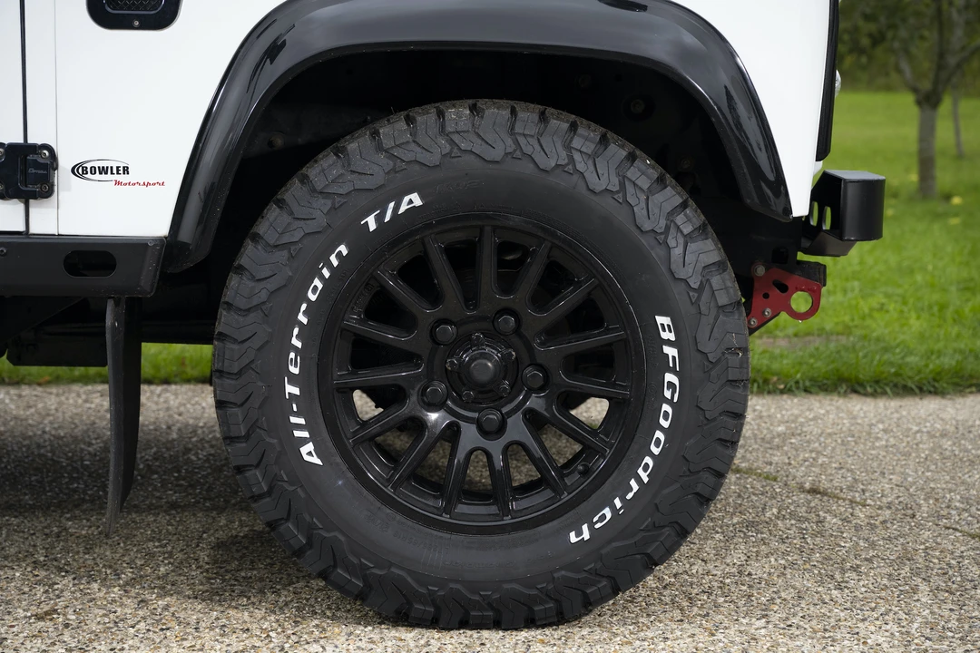 2014 Land Rover Defender 90 - Image 30 of 31
