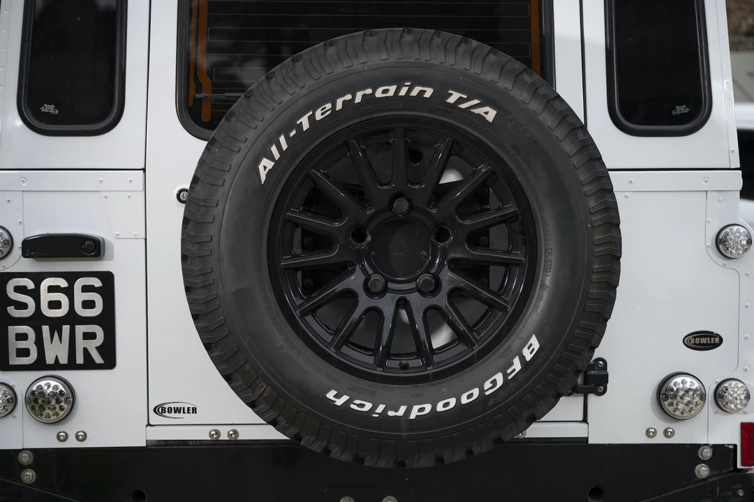 2014 Land Rover Defender 90 - Image 25 of 31