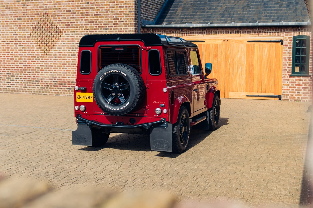 2014 Land Rover Defender 90 - Image 8 of 31