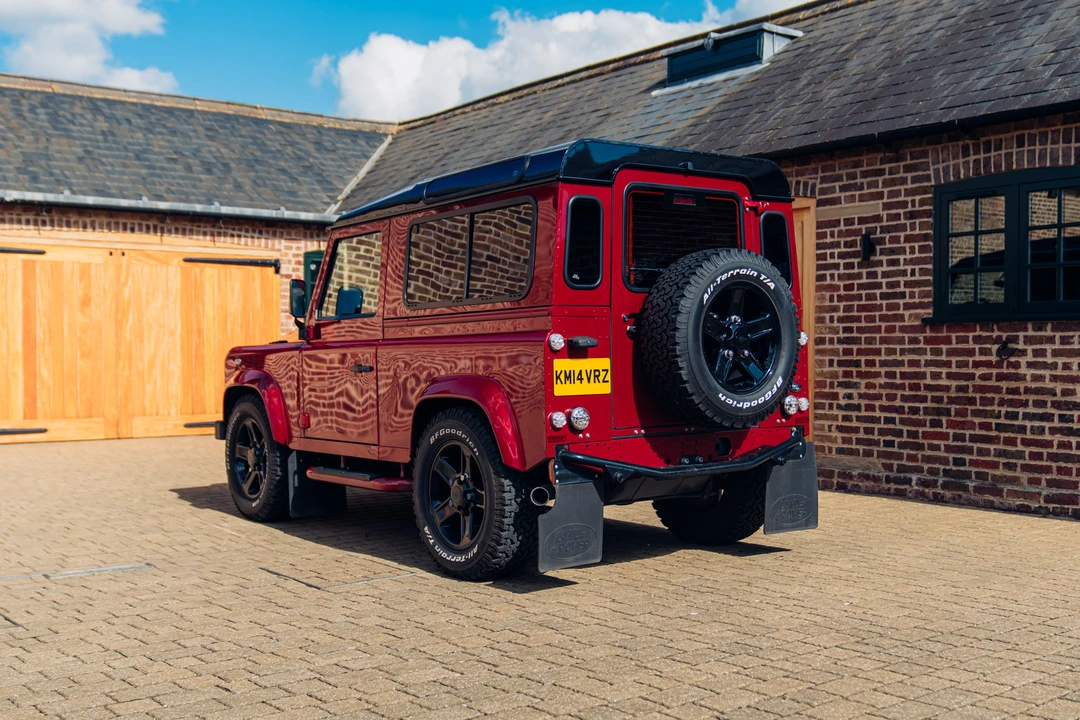 2014 Land Rover Defender 90 - Image 10 of 31