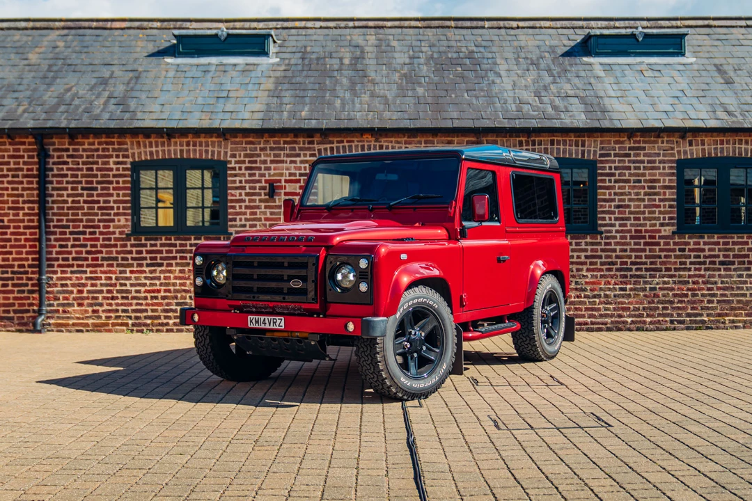 2014 Land Rover Defender 90 - Image 14 of 31