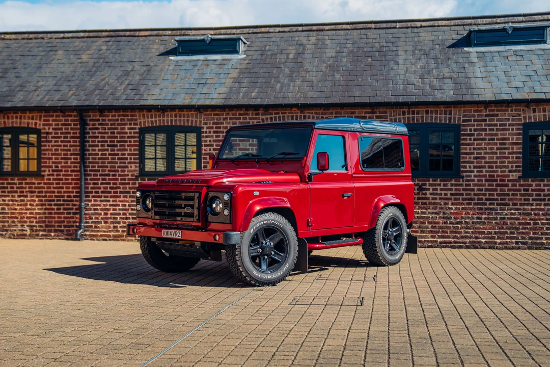 2014 Land Rover Defender 90 - Image 15 of 31