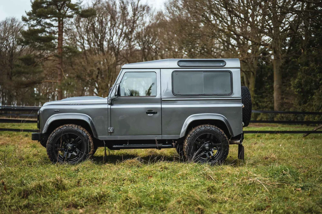 2014 Land Rover Defender 90 - Image 15 of 31
