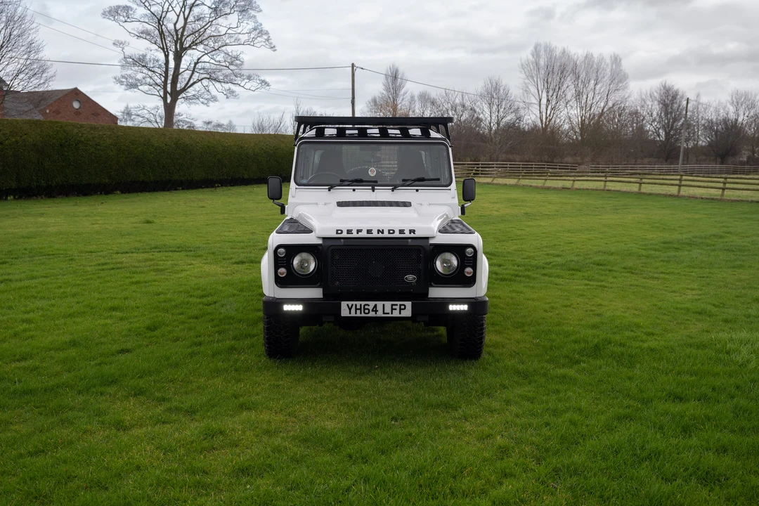 2014 Land Rover Defender 90 - Image 11 of 31