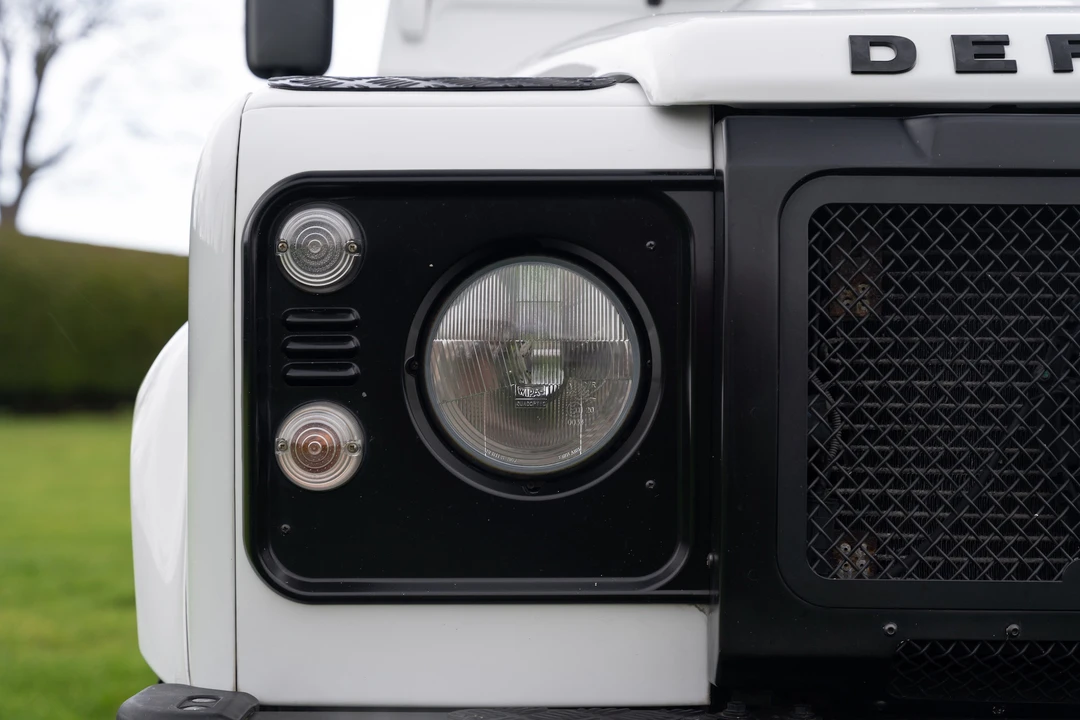 2014 Land Rover Defender 90 - Image 22 of 31