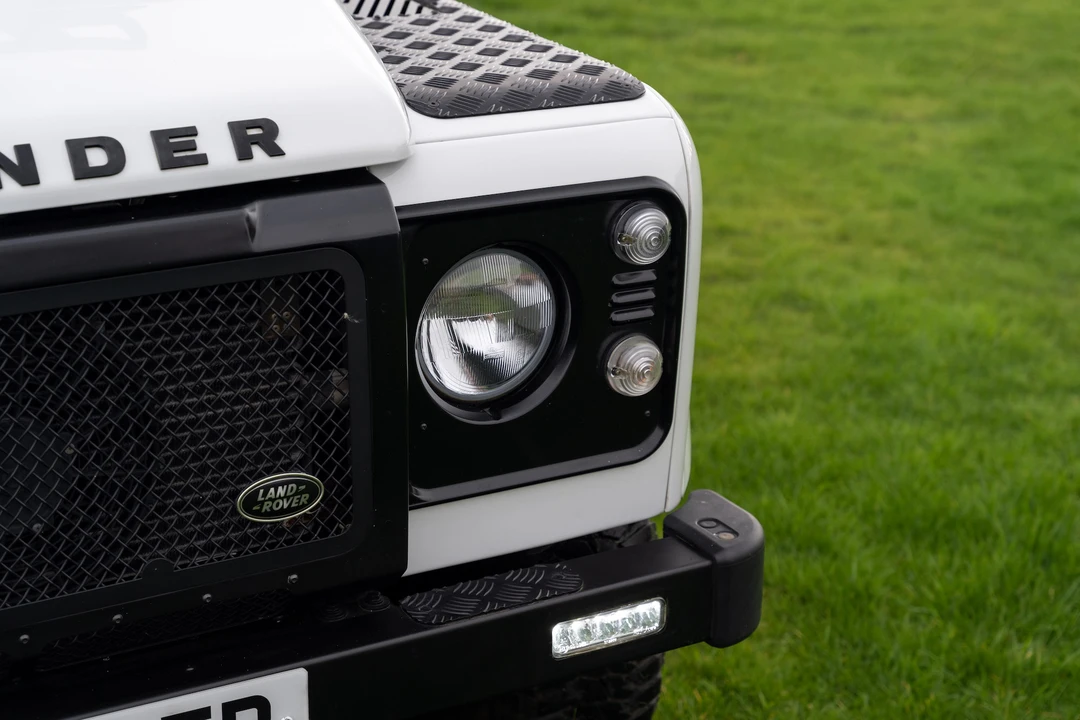 2014 Land Rover Defender 90 - Image 24 of 31
