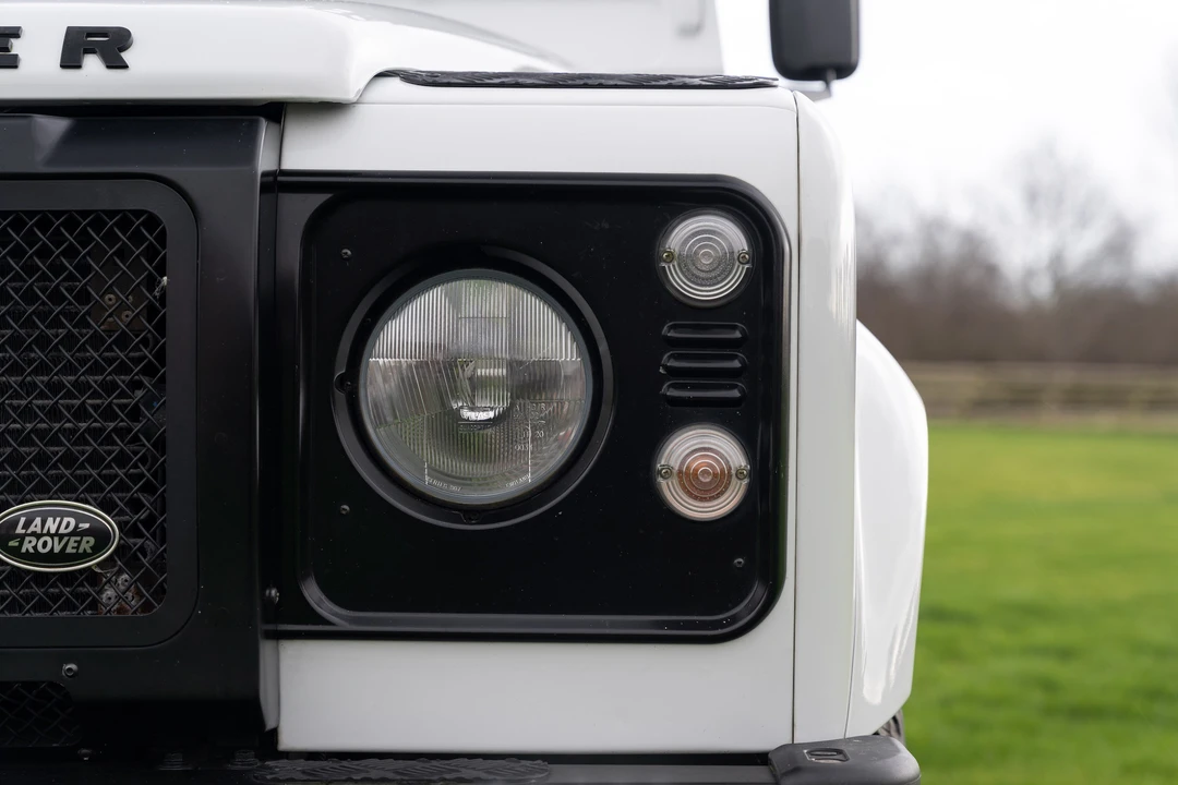 2014 Land Rover Defender 90 - Image 26 of 31