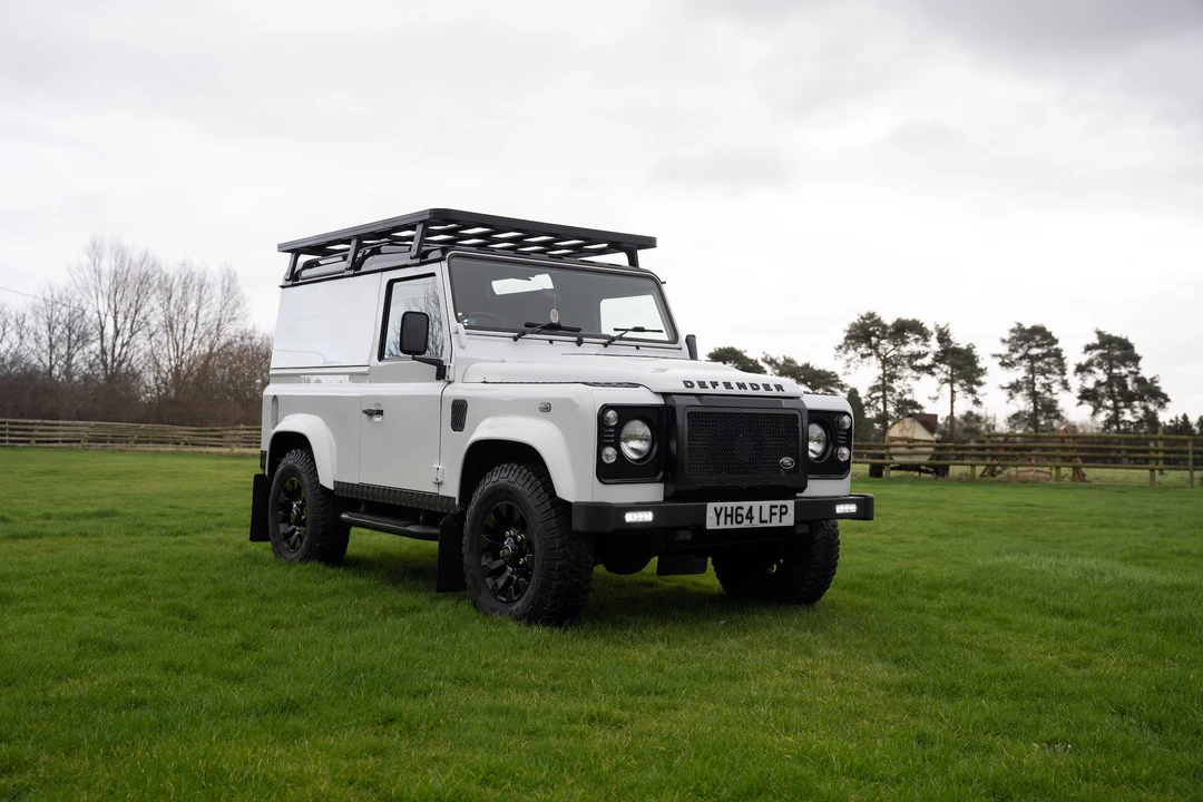 2014 Land Rover Defender 90 - Image 10 of 31