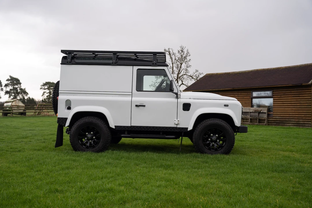 2014 Land Rover Defender 90 - Image 9 of 31