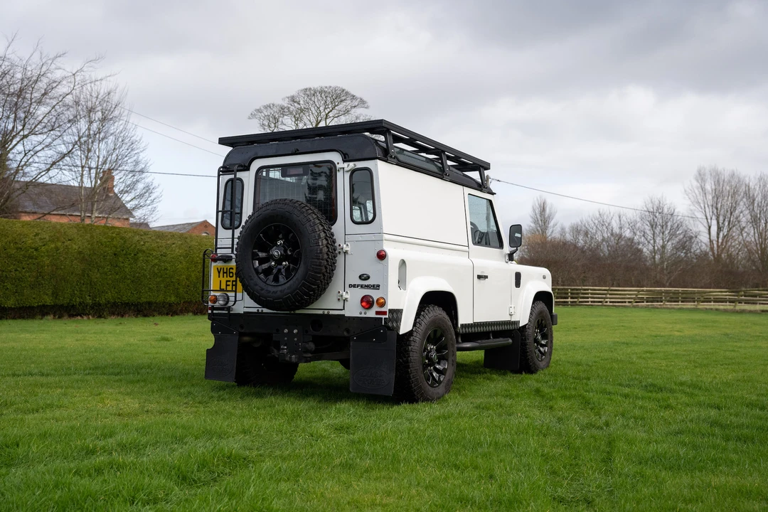 2014 Land Rover Defender 90 - Image 8 of 31