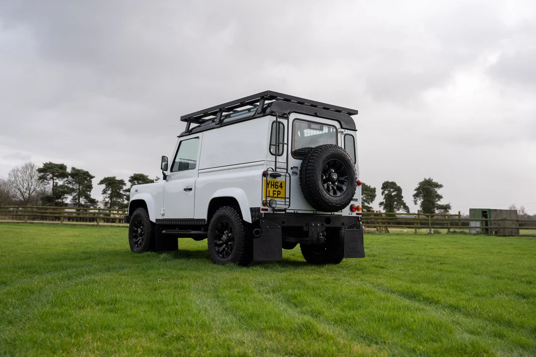 2014 Land Rover Defender 90 - Image 6 of 31
