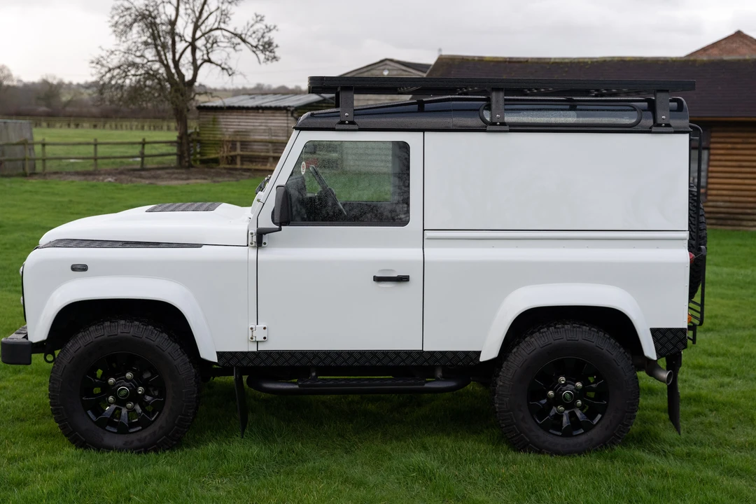 2014 Land Rover Defender 90 - Image 13 of 31
