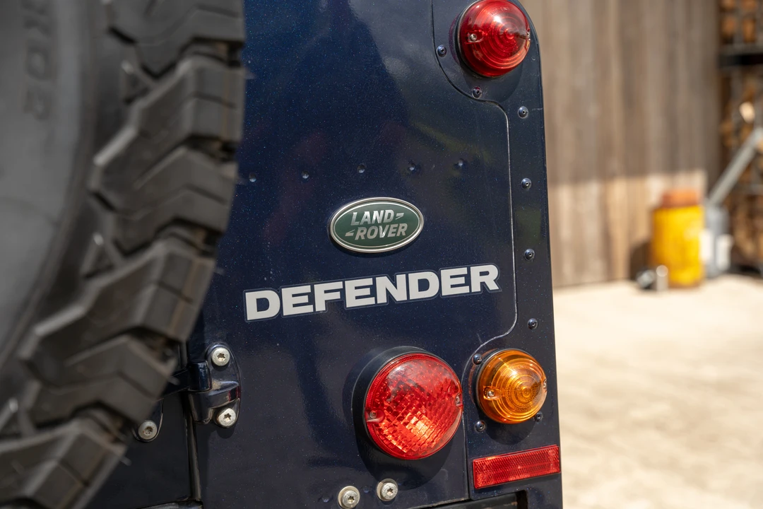 2014 Land Rover Defender 90 - Image 24 of 31