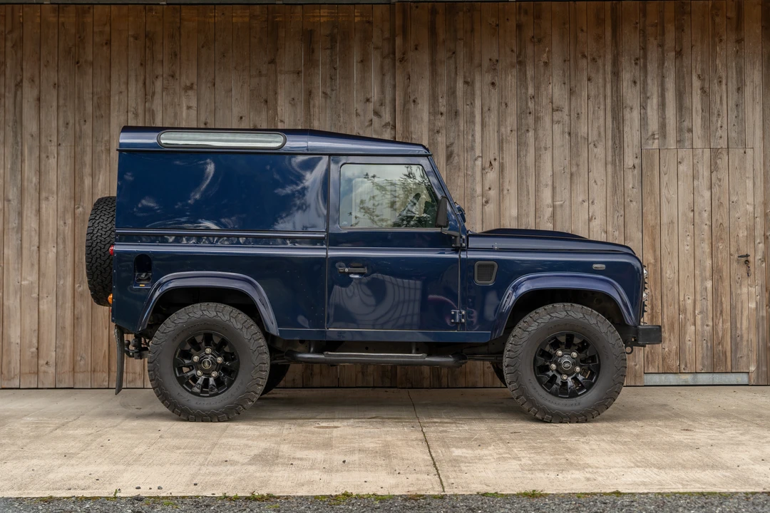 2014 Land Rover Defender 90 - Image 5 of 31