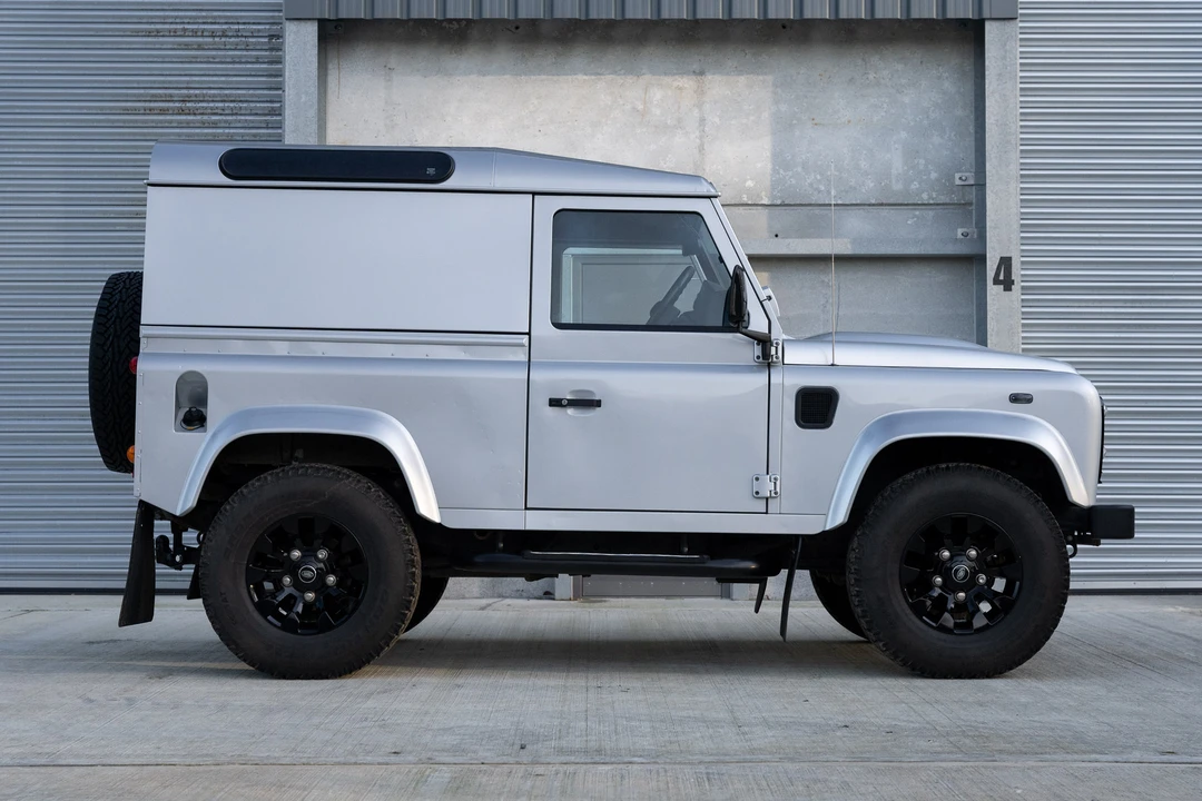 2014 Land Rover Defender 90 - Image 5 of 31