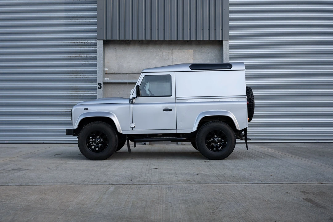 2014 Land Rover Defender 90 - Image 9 of 31