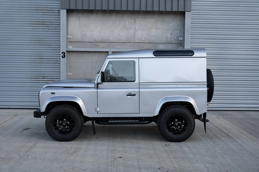 2014 Land Rover Defender 90 - Image 17 of 31