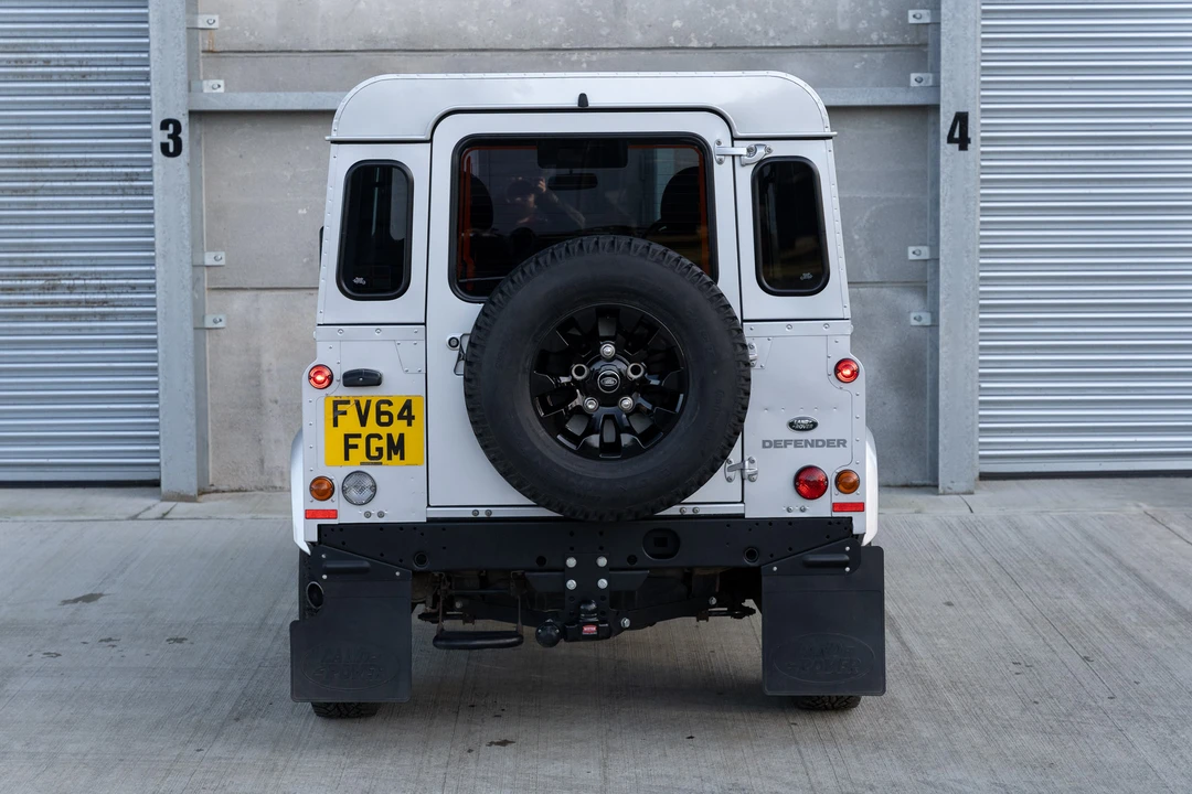 2014 Land Rover Defender 90 - Image 15 of 31