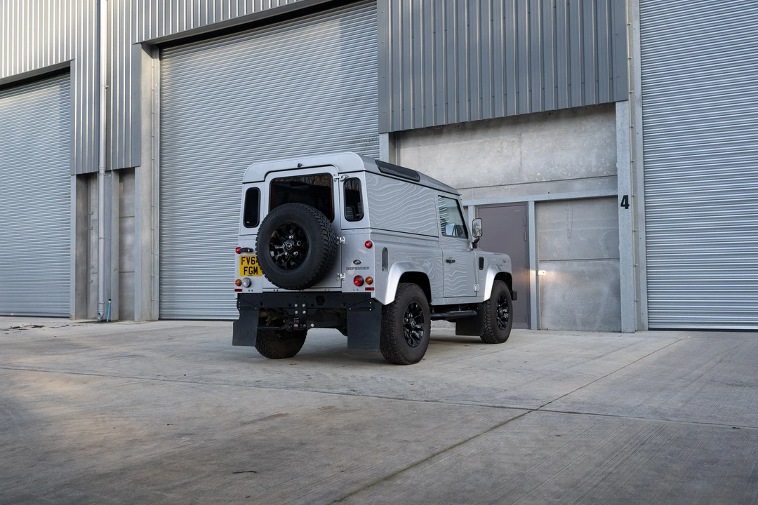 2014 Land Rover Defender 90 - Image 6 of 31