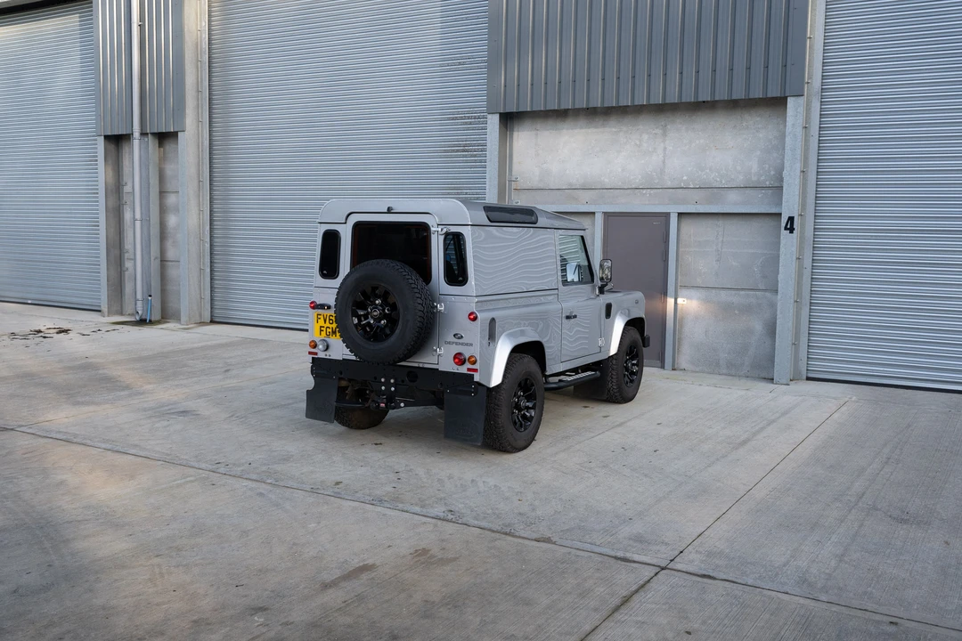 2014 Land Rover Defender 90 - Image 26 of 31
