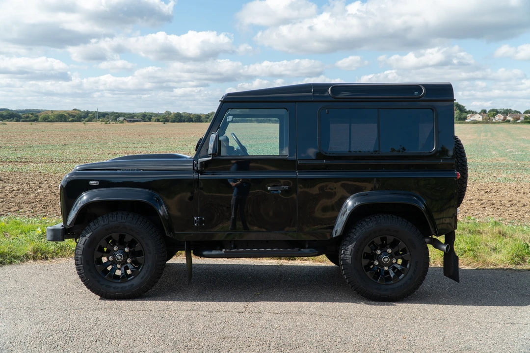 2014 Land Rover Defender 90 - Image 5 of 31