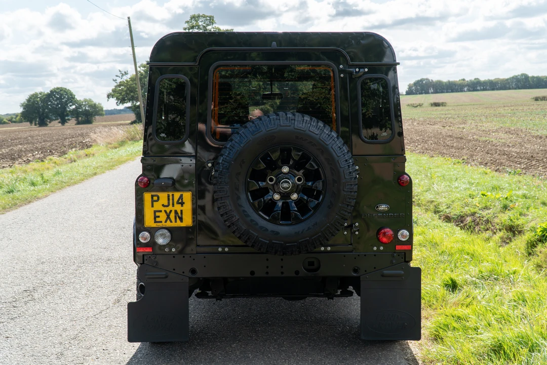 2014 Land Rover Defender 90 - Image 6 of 31