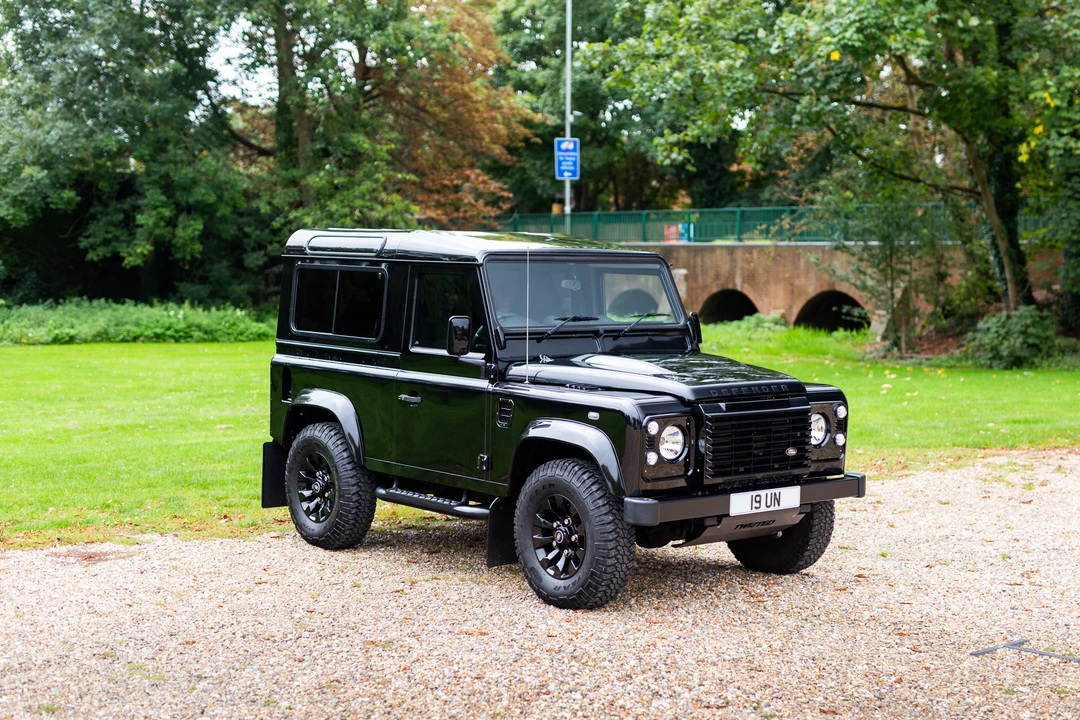 2014 Land Rover Defender 90 - Image 5 of 31