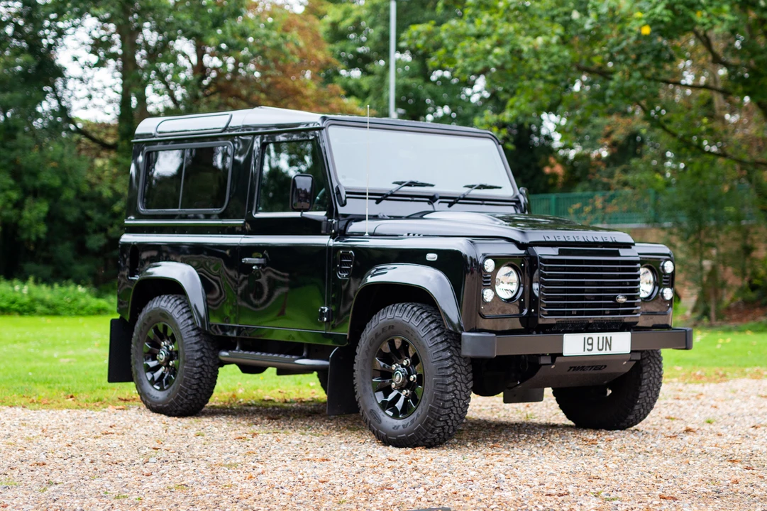 2014 Land Rover Defender 90 - Image 2 of 31