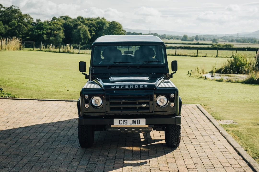 2014 Land Rover Defender 90 - Image 3 of 31