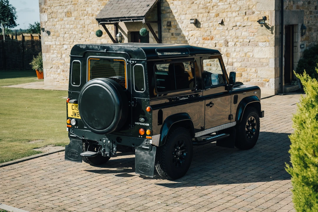 2014 Land Rover Defender 90 - Image 16 of 31