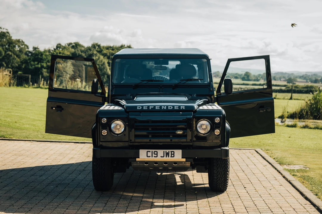 2014 Land Rover Defender 90 - Image 17 of 31