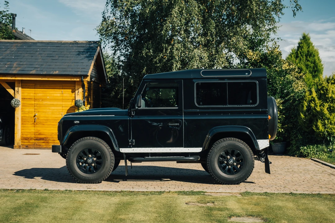 2014 Land Rover Defender 90 - Image 5 of 31