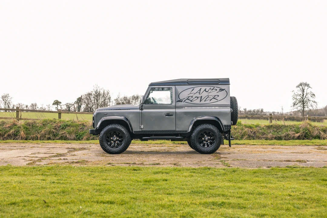 2014 Land Rover Defender 90 - Image 5 of 31