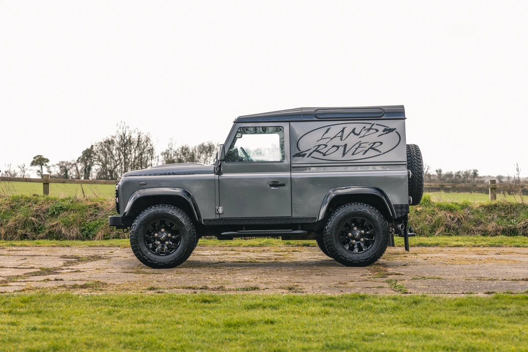 2014 Land Rover Defender 90 - Image 6 of 31