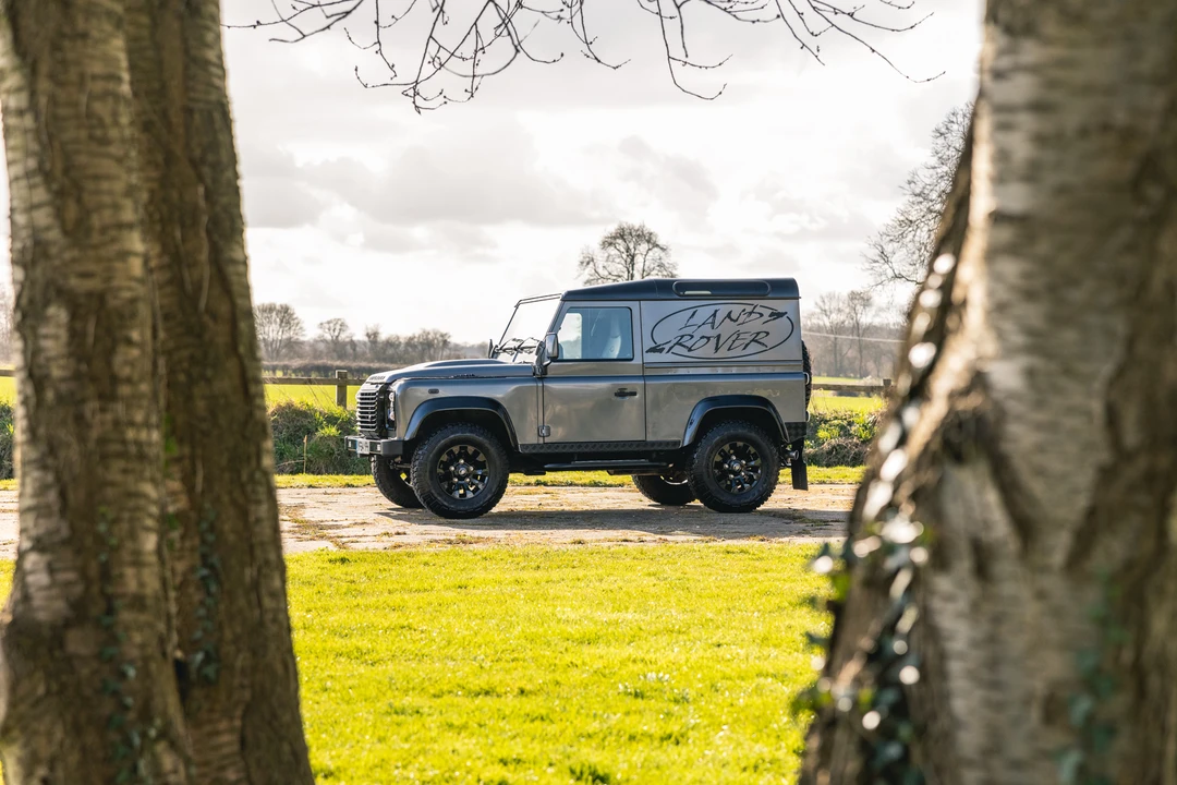 2014 Land Rover Defender 90 - Image 24 of 31