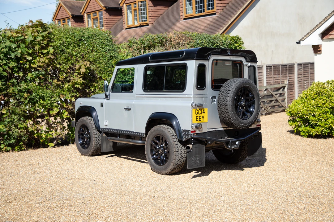 2014 Land Rover Defender 90 - Image 8 of 31