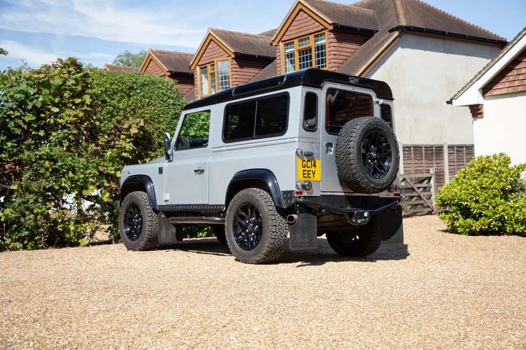 2014 Land Rover Defender 90 - Image 16 of 31