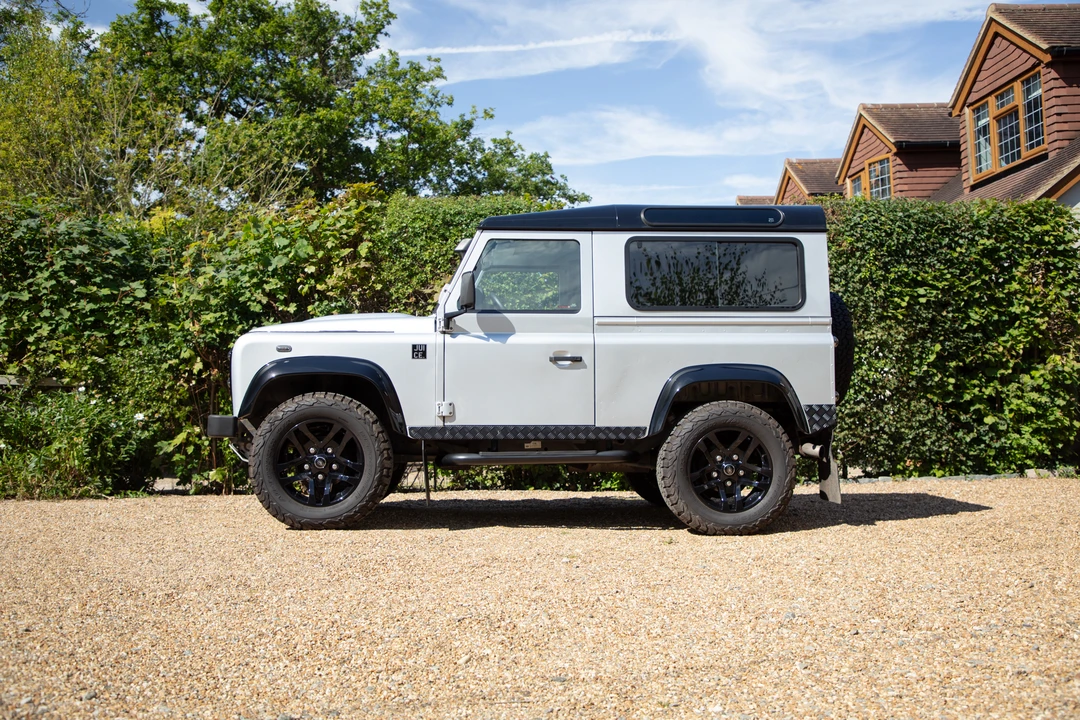 2014 Land Rover Defender 90 - Image 9 of 31