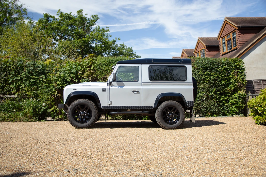 2014 Land Rover Defender 90 - Image 17 of 31