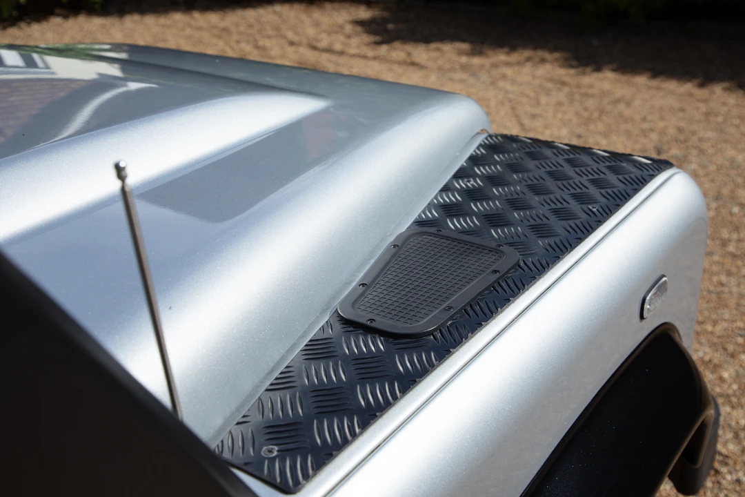 2014 Land Rover Defender 90 - Image 23 of 31