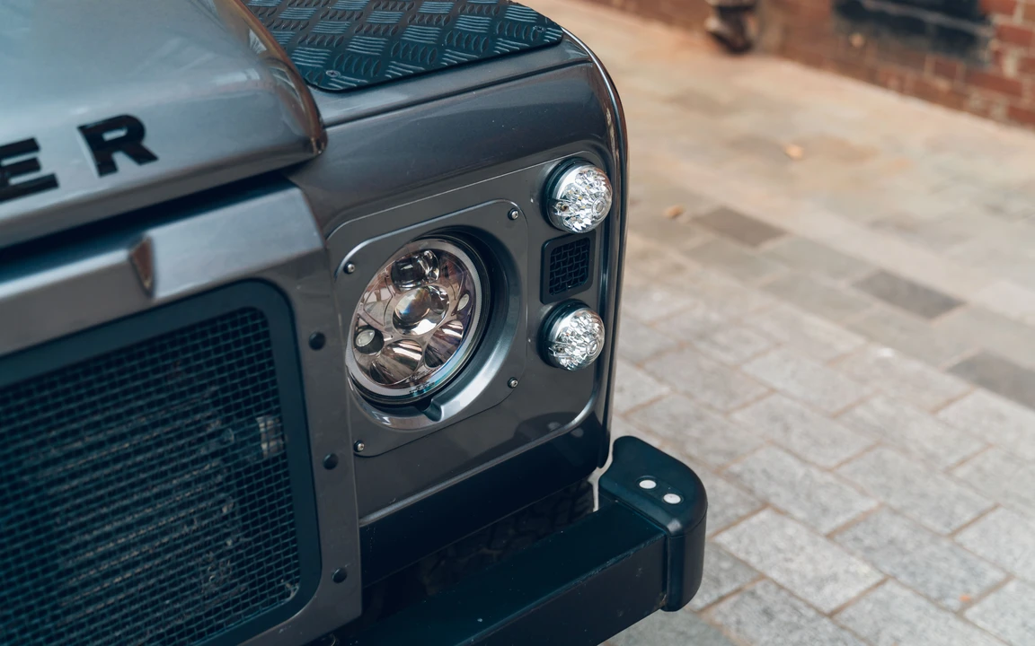 2014 Land Rover Defender 90 - Image 25 of 31