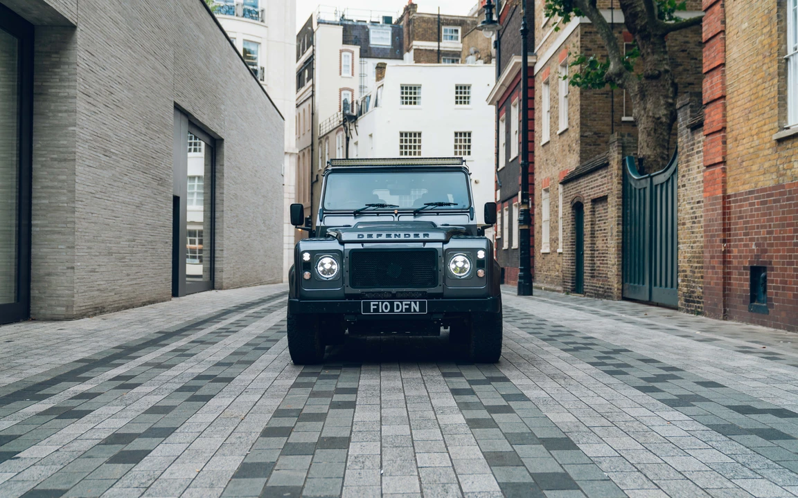2014 Land Rover Defender 90 - Image 3 of 31
