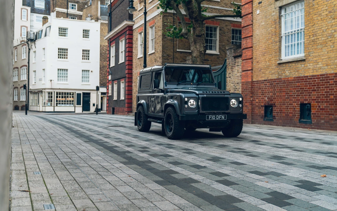 2014 Land Rover Defender 90 - Image 16 of 31