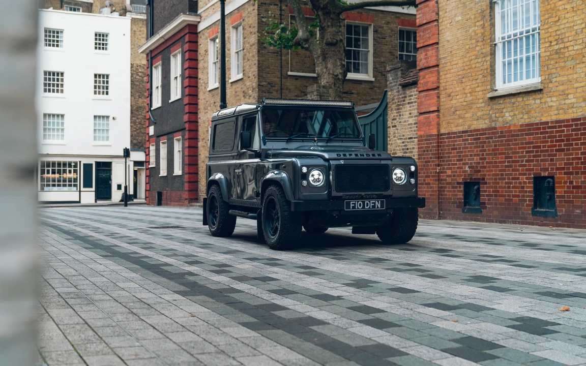2014 Land Rover Defender 90 - Image 9 of 31