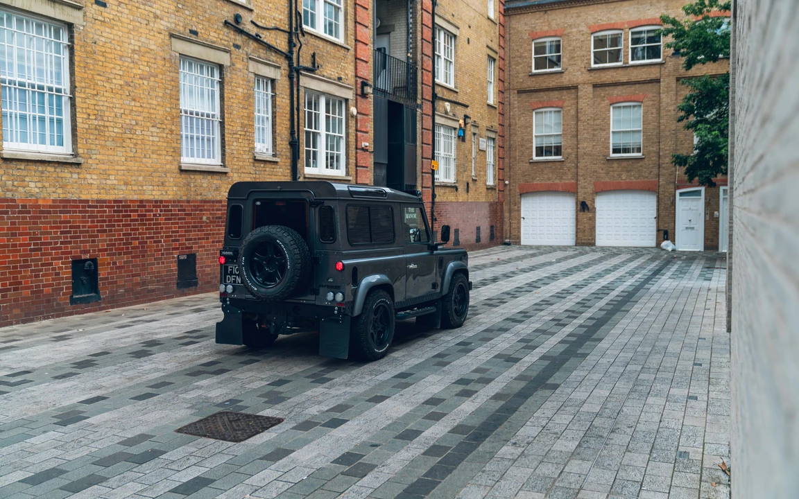 2014 Land Rover Defender 90 - Image 15 of 31
